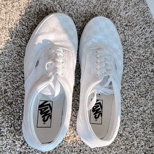 These are vans they have been wore probably once so basically new